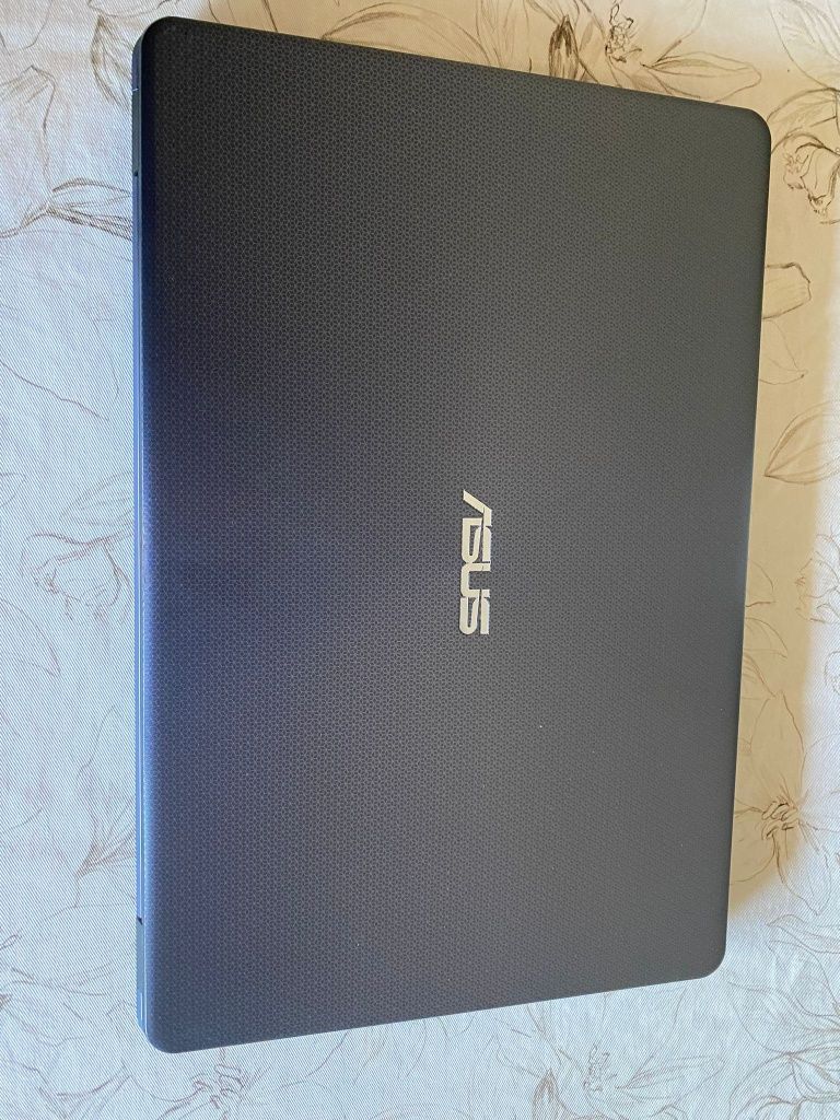 Asus VIVOBOOK S15  (Semi-novo)