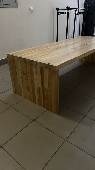 Стіл зі зрощеної дошки
