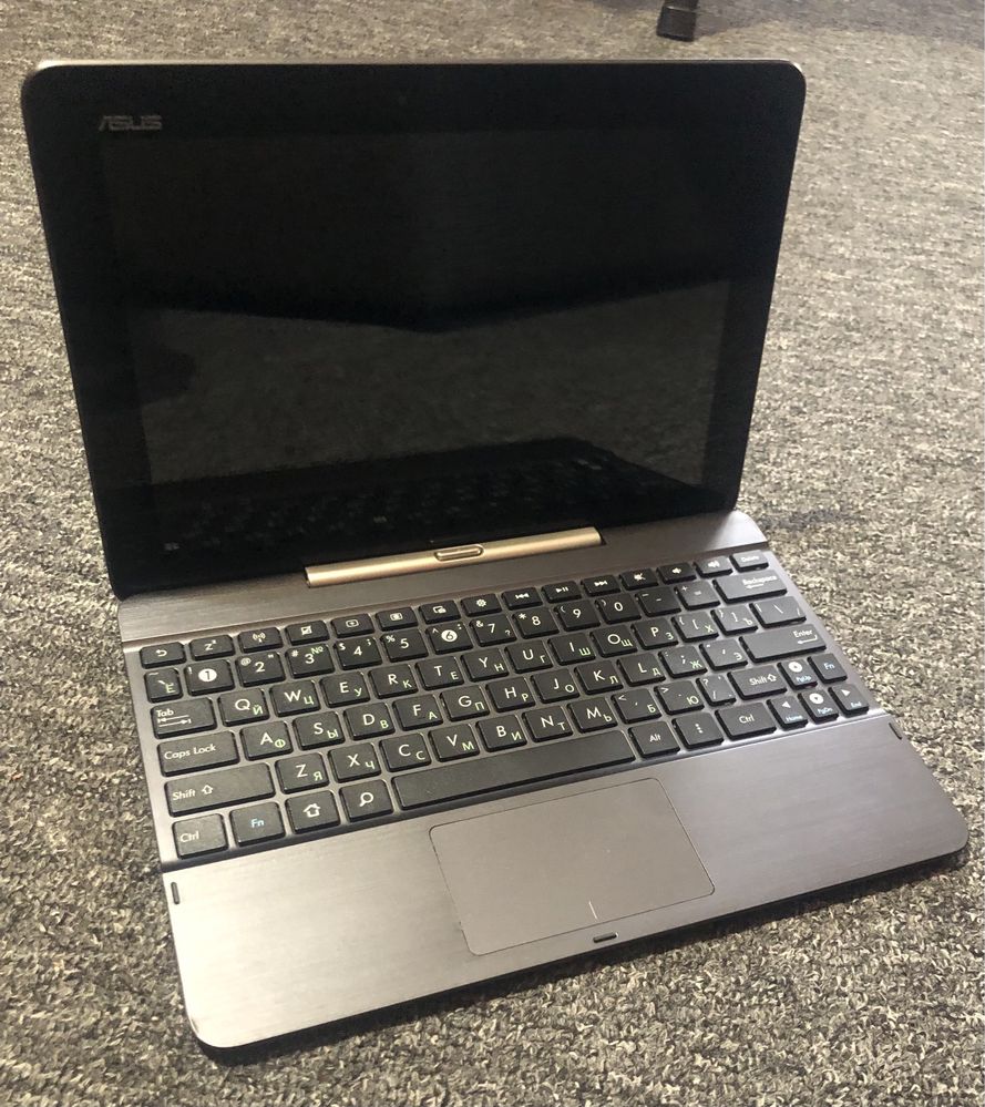Планшет-трансформер Asus з клавіатурою (під розбір)