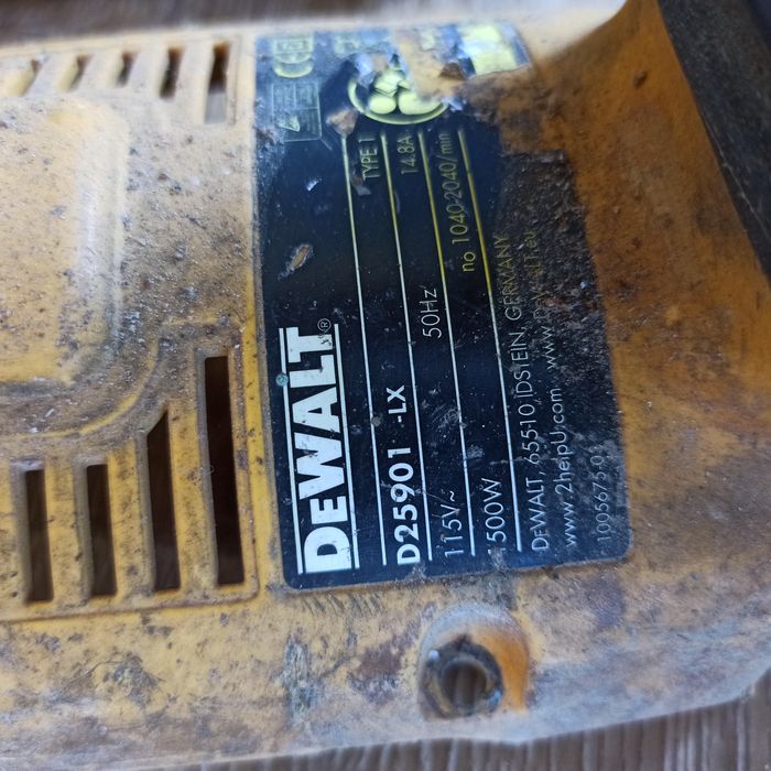 CZĘŚCI Młot wyburzeniowy DeWALT D25901 . 110V 1500W SDS MAX uszkodzony