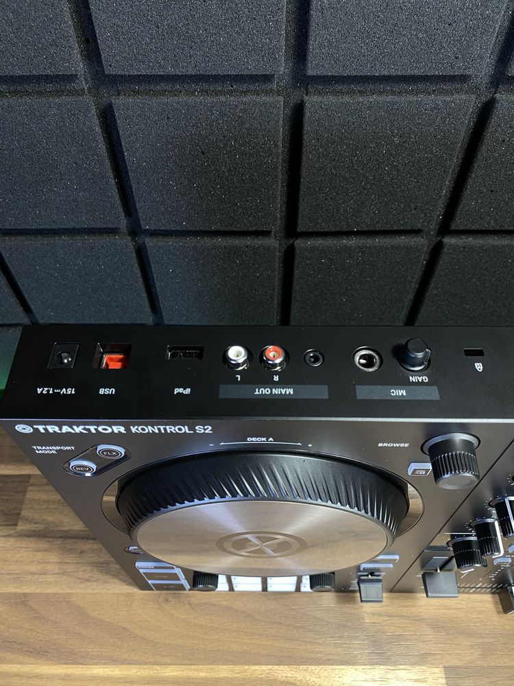 Native Instruments Traktor Kontrol S2 MK3