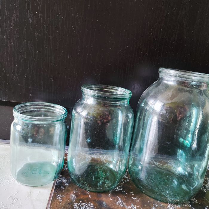 Скляні банки 0.5л. .по 10 гр;1л;1,5л;2л;