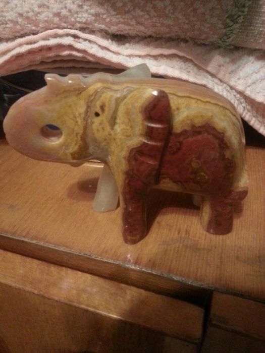 Нефритовая статуэтка Слон из Индии.