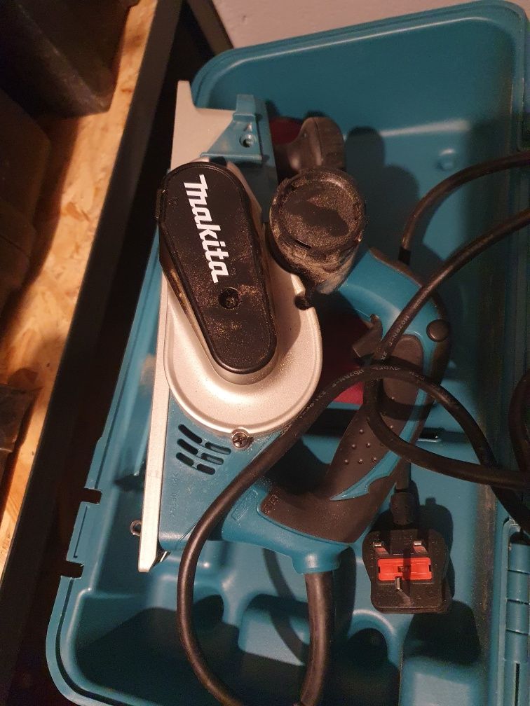 Електрорубанок Makita KP0810 в кейсі
