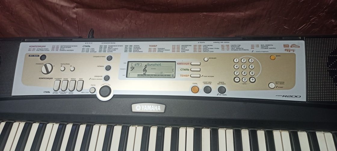 Синтезатор Yamaha PSR-R200