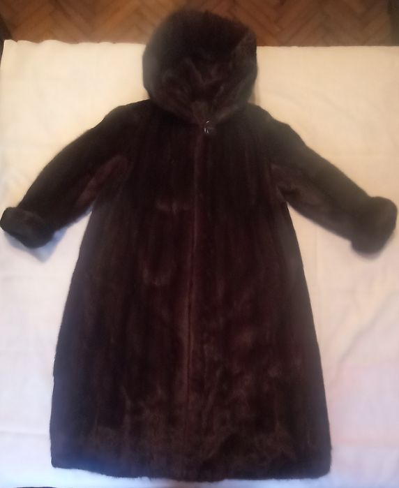Шуба норковая с капюшоном до пят.