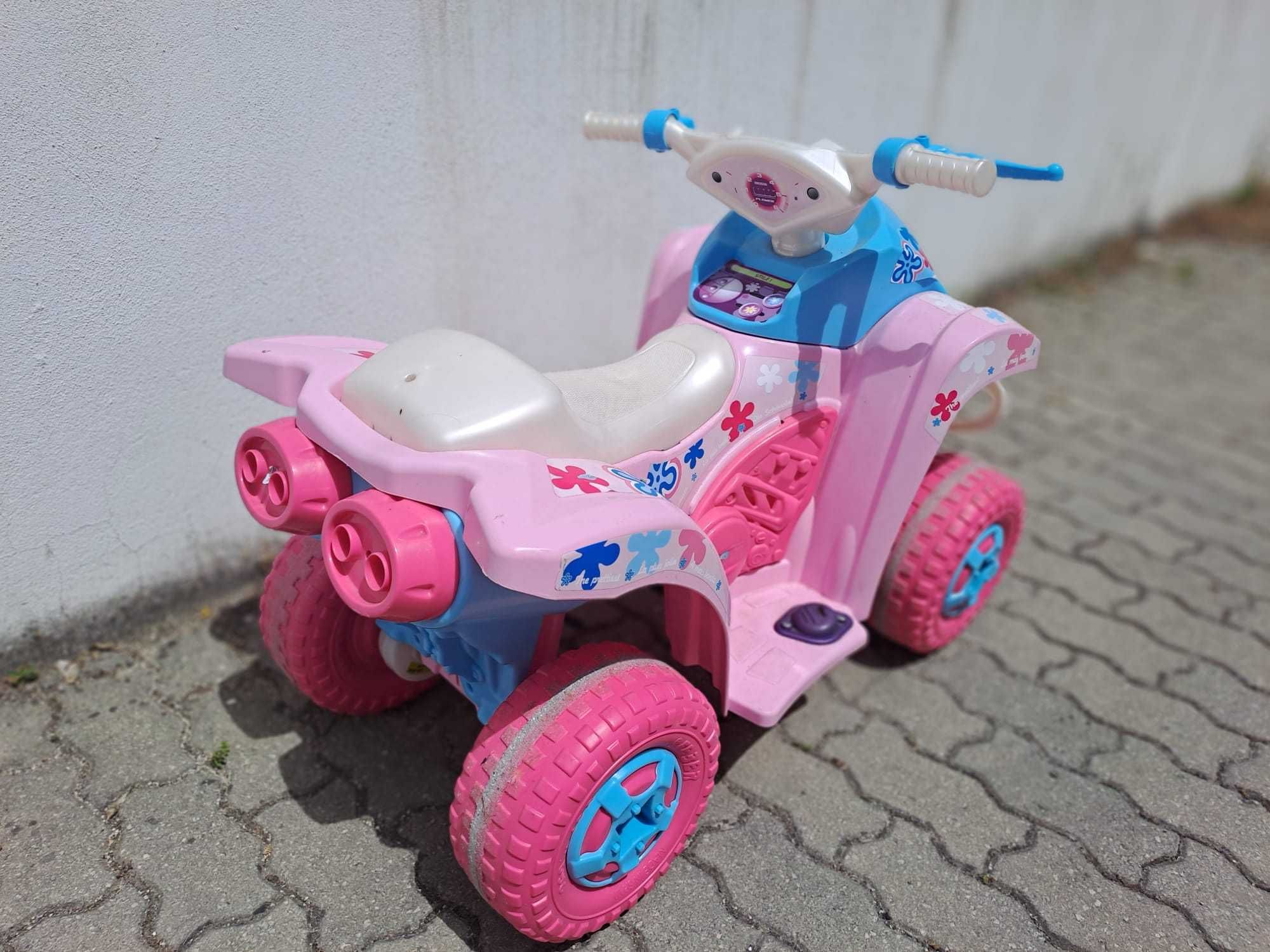 Moto4 menina com bateria