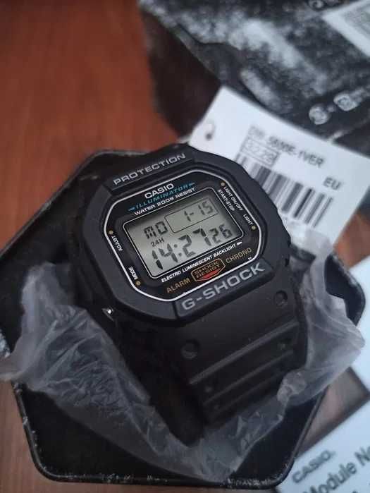 Надійний чоловічий годинник Casio G-shock (DW-5600E-1V)