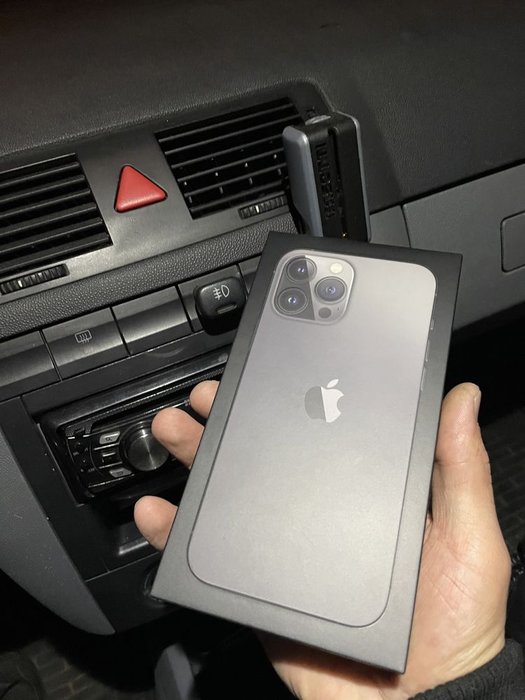 Защитное стекло  iPhone 16ProMax и до 4 на сейчас можно с доставкой
