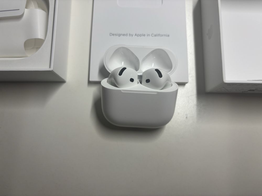 AirPods 4 com Cancelamento Ruido - Como novos