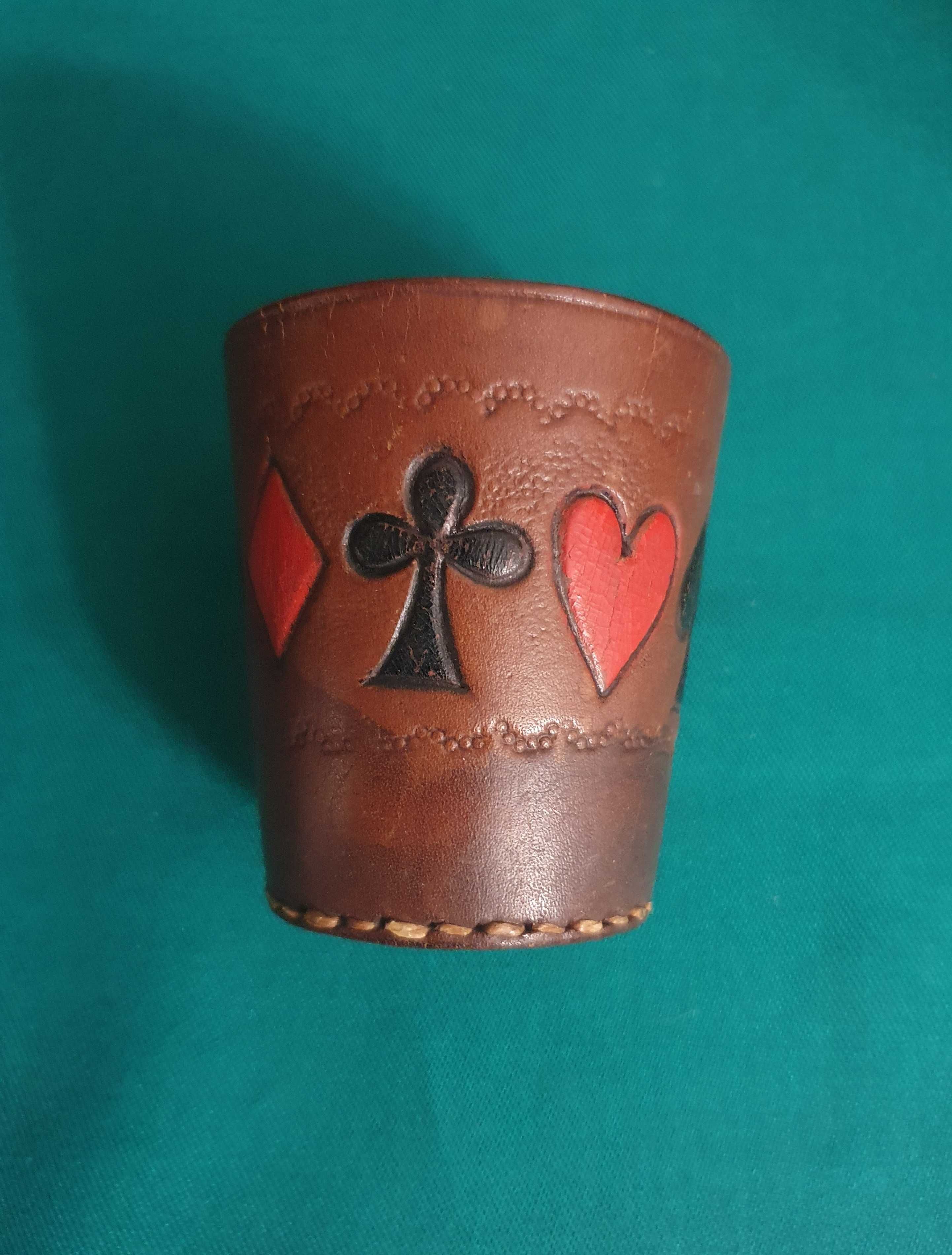 Raro Copo artesanal para jogos de dados, em cabedal / couro - Anos 60