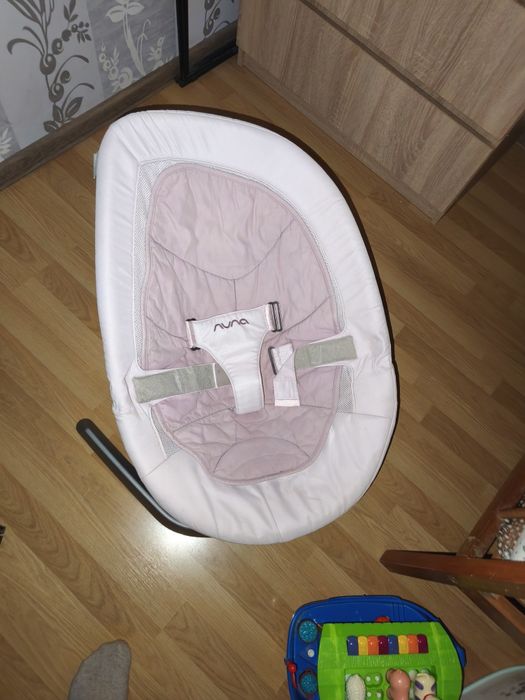 Шезлонг Nuna Leaf