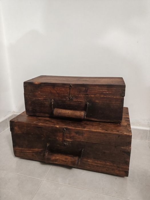 Caixas de arrumação antigas em madeira