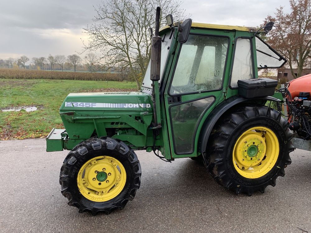 John Deere 2345F Tur ladowacz sadowniczy sadownik