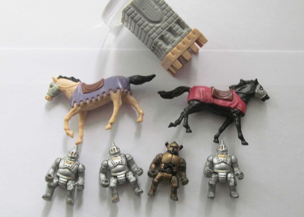 Киндер-сюрпризы фигурки на лошадях