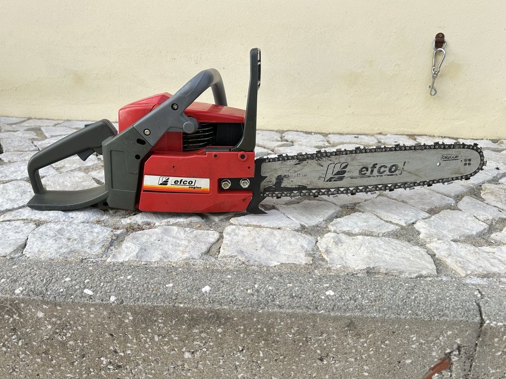 Motoserra Efco usado completo e custa a pegar..