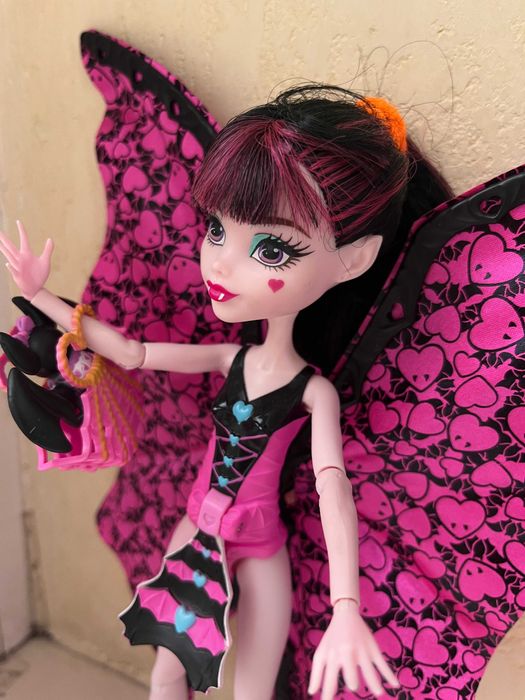 Mattel Monster High Дракула Дракулаура з крилами кажан трансформер