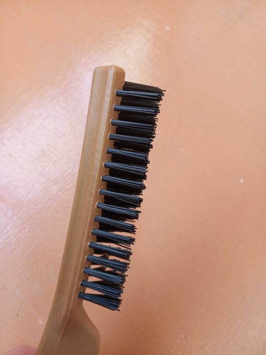 Щітка з пластиковою щетиною