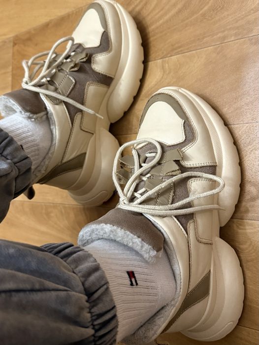 Теплые , кожаные кроссовки