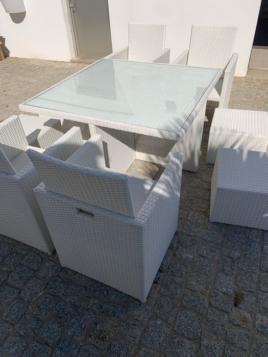 Conjunto de mesa e cadeiras de jardim