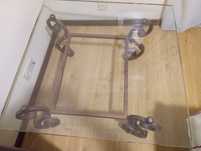 Mesa de centro com tampo de vidro