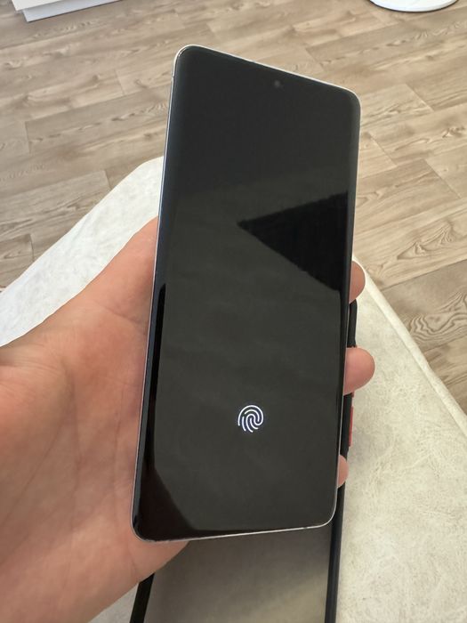 Samsung S20 plus новий