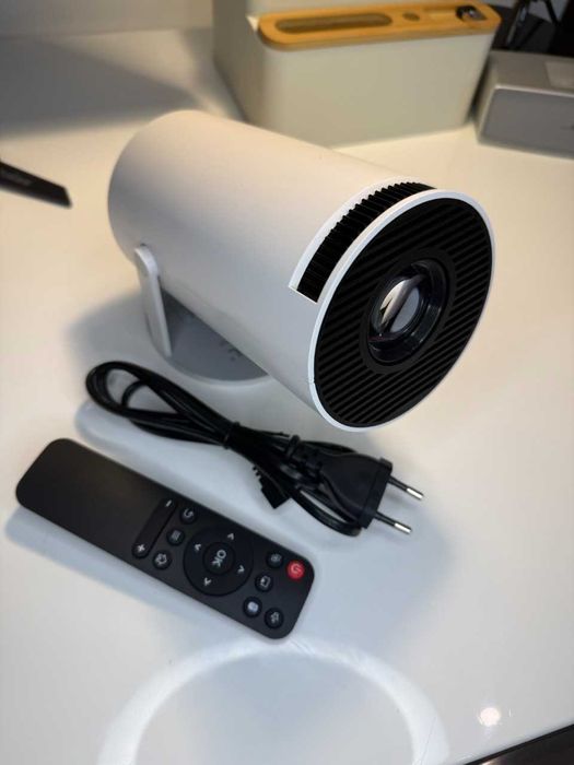 Projektor LQWELL HY300 (Magcubuc) jak nowy komplet