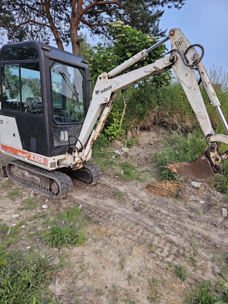 Minikoparka Bobcat X320