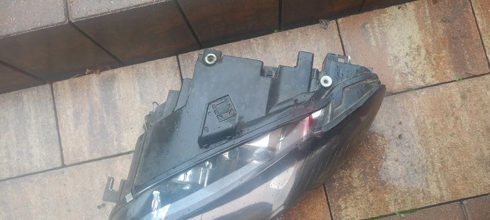 Lampa lewy przód audi a4 b7