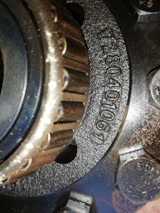 Mechanizm różnicowy, wałek ataku John Deere5045E, 5055E, 5065E, 5065M,