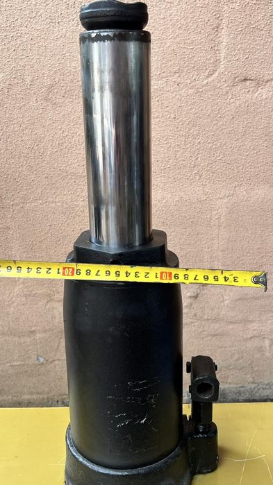 Автомобильный домкрат25тон.