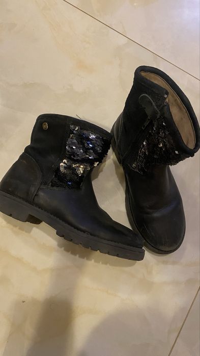 Черевики, скіряні