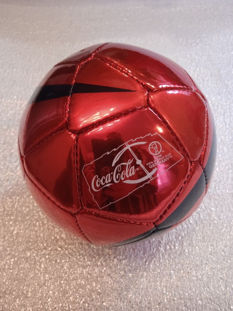 Колекційні  м'ячи  від Соса Соla і Adidas  ( 2006рік- 18 кубок світу.