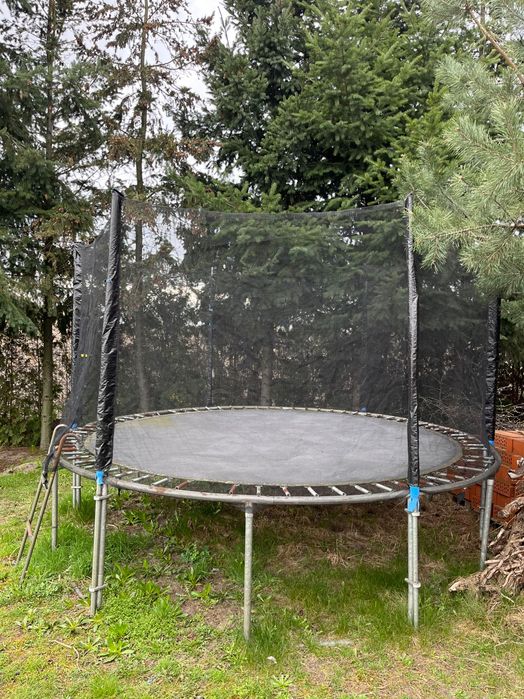 Trampolina typu trampolinowo