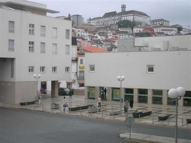 Arrenda-se apartamento T2 com terraço privativo na Baixa de Coimbra