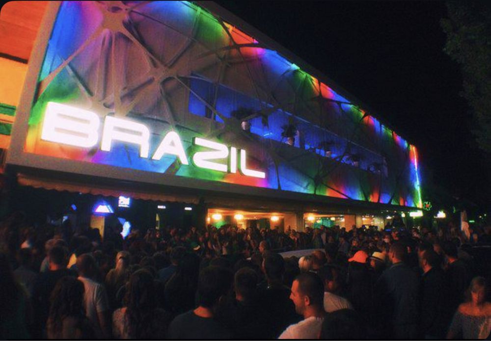 Единственный магазин у клуба Brazil — сердце Коблево, участок.