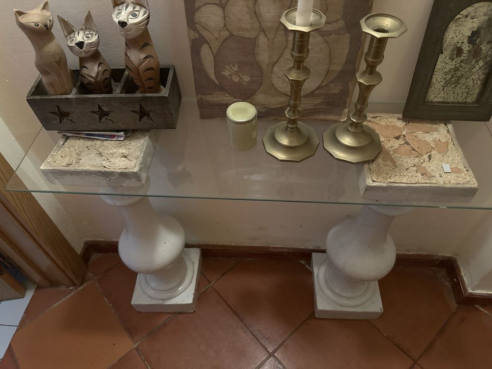 Mesa de apoio com tampo de vidro