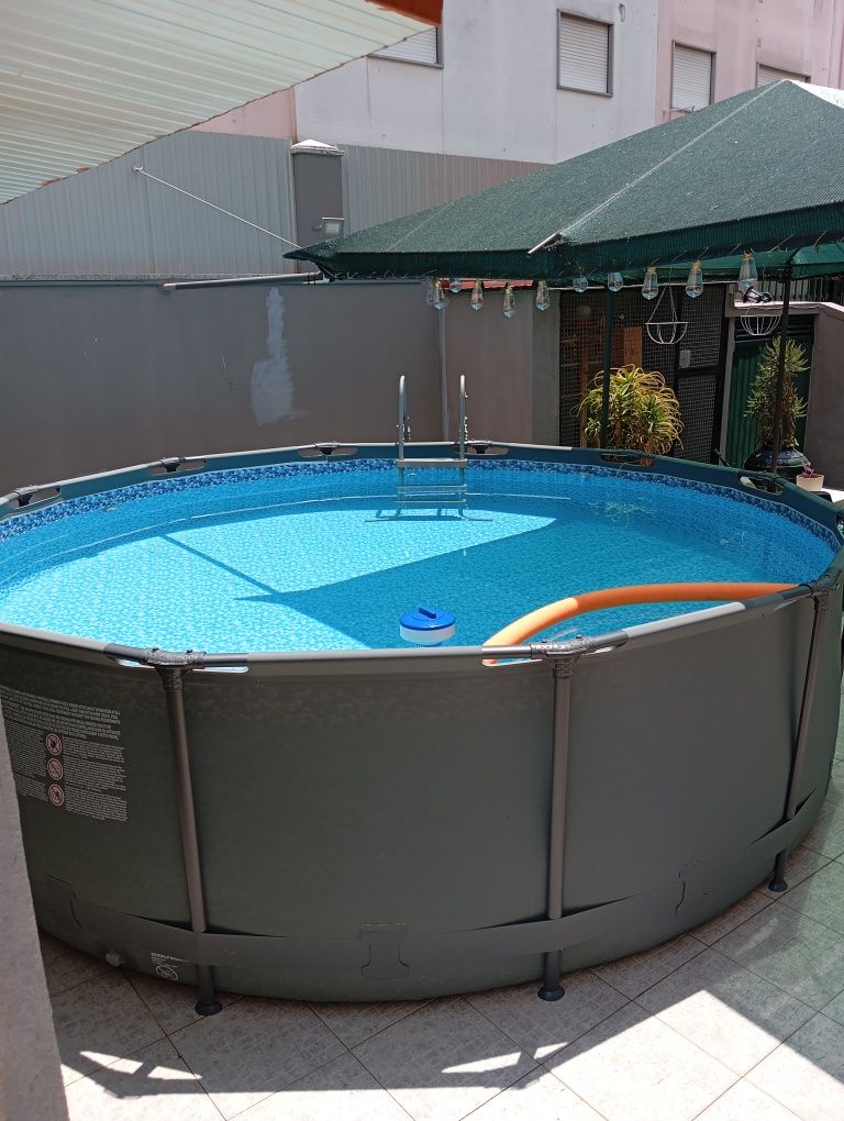 Piscina como nova