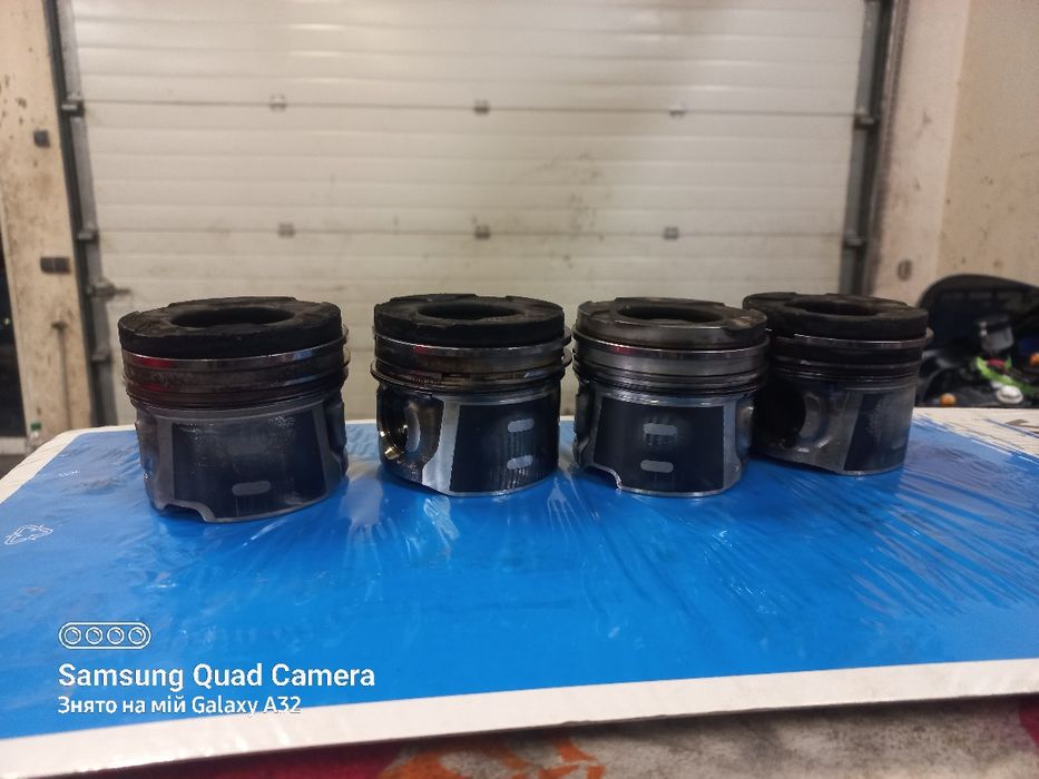 Поршні поршень 1.6 tdci Ford Focus  peugeot Volvohdi