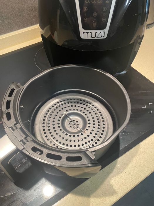 Airfryer Muzi com pouca utilizacao