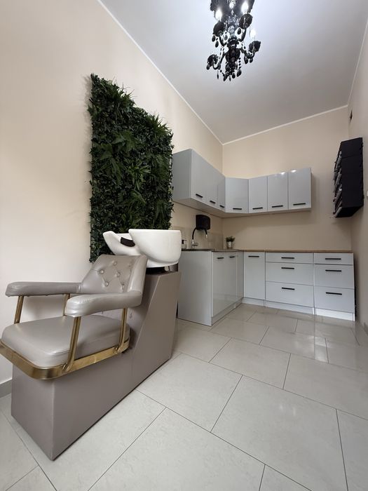 Odsprzedam wpelny wyposazony salon fryzjersko-kosmetyczny