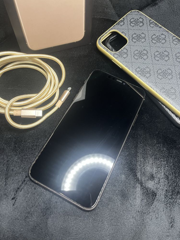 iPhone 11 Pro Max • stan bdb