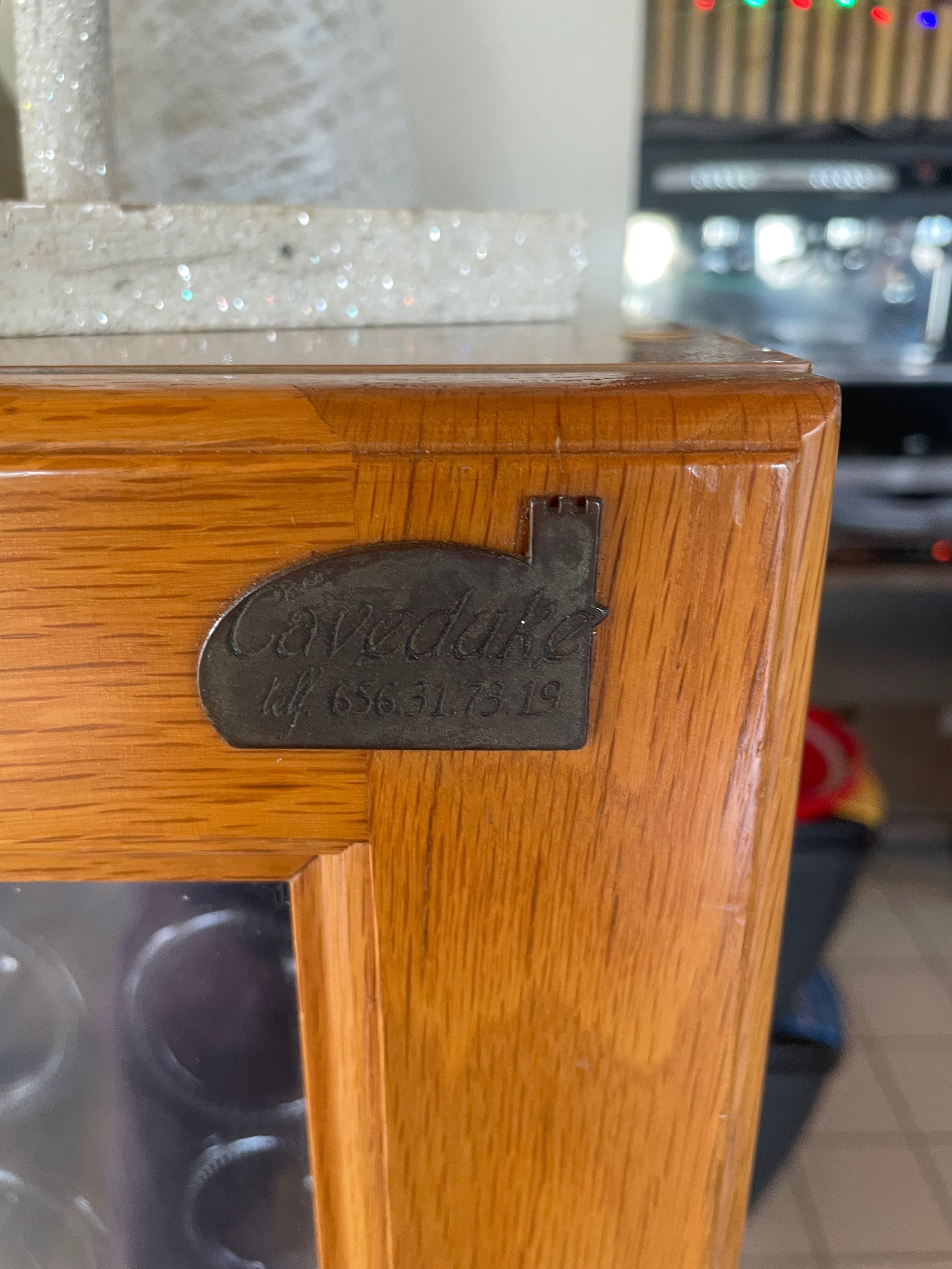 Vinoteca Caveduke Regent para 125 garrafas