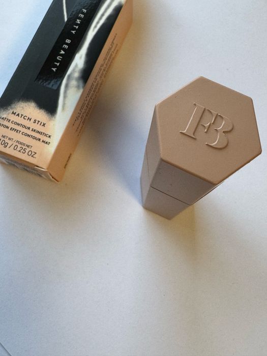 nowy stick do konturowania brązer fenty beauty by rihanna