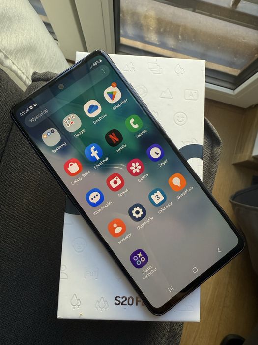 Samsung Galaxy S20FE 6/128gb/ 2 etui