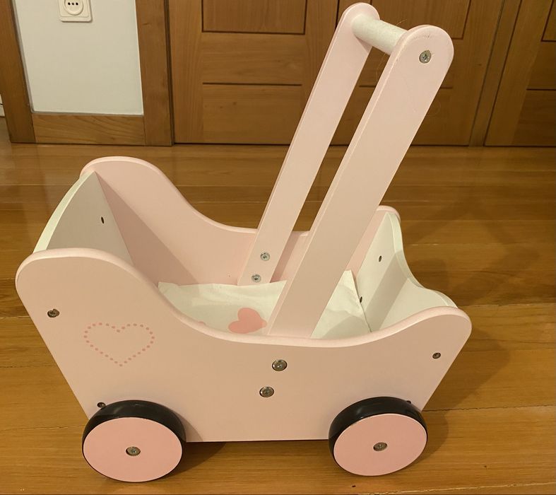 Carrinho de madeira para boneca