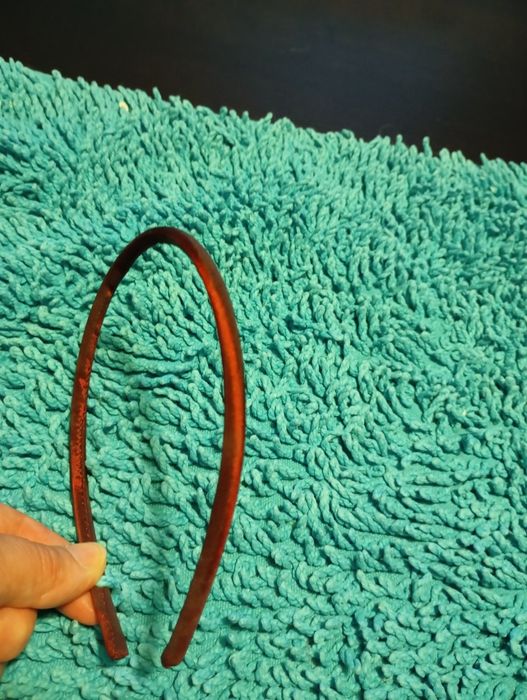 Bandolete fina em tons bordeaux