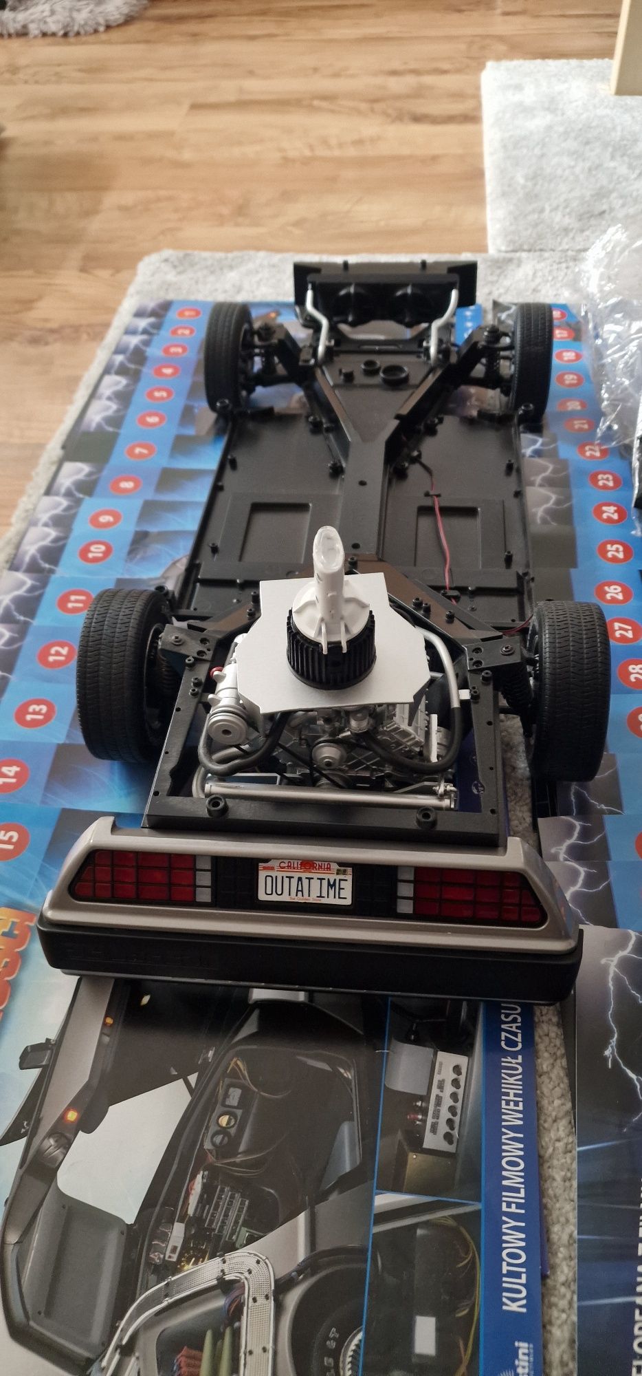 Delorean deagostini model skala 1:8  83numerów na bieżąco