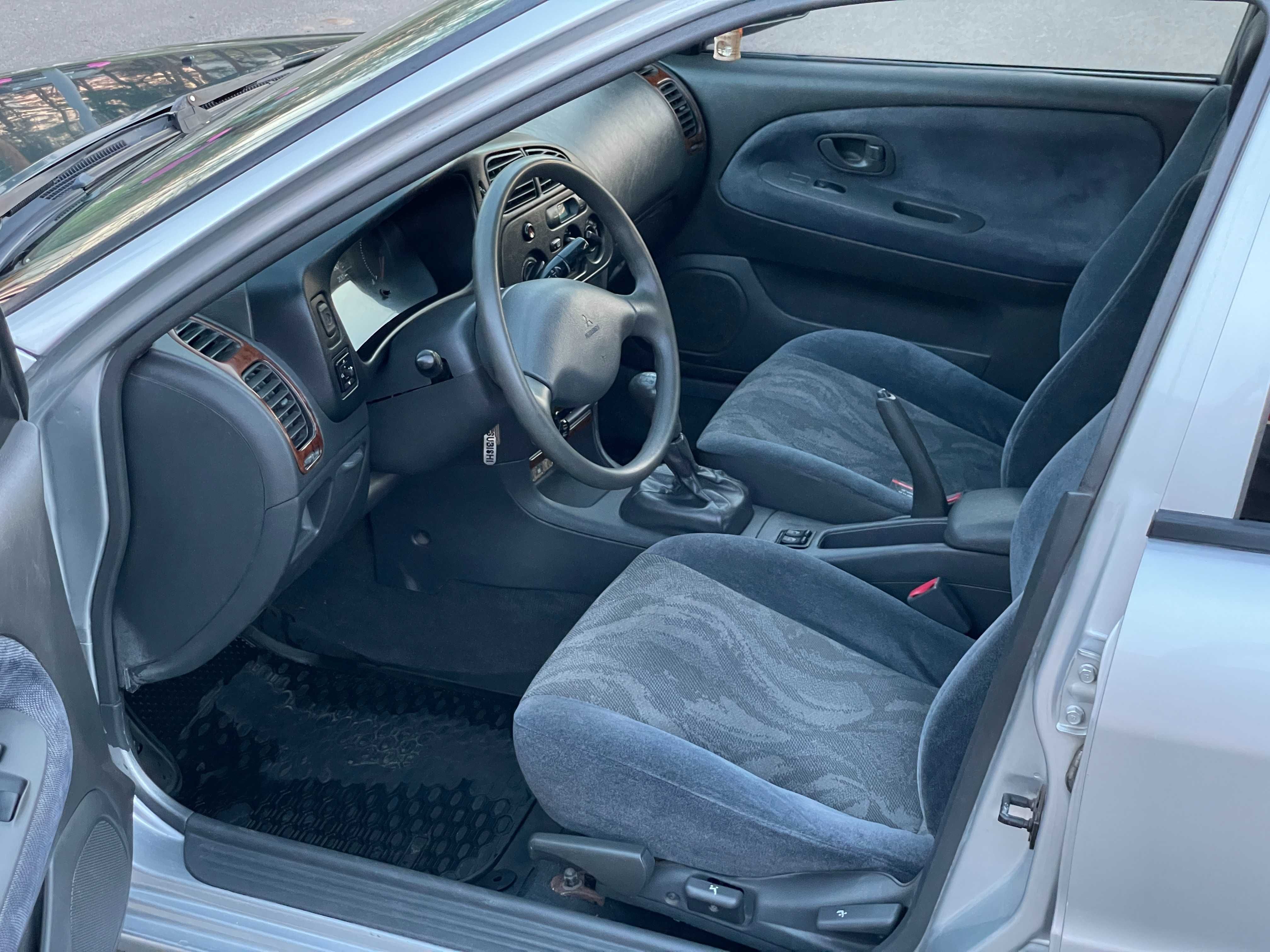 Mitsubishi Lancer 6 2001