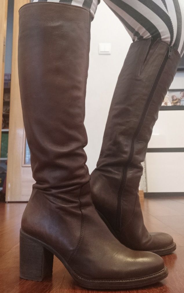 Botas em pele n° 37 usadas 2 x Sofia Costa